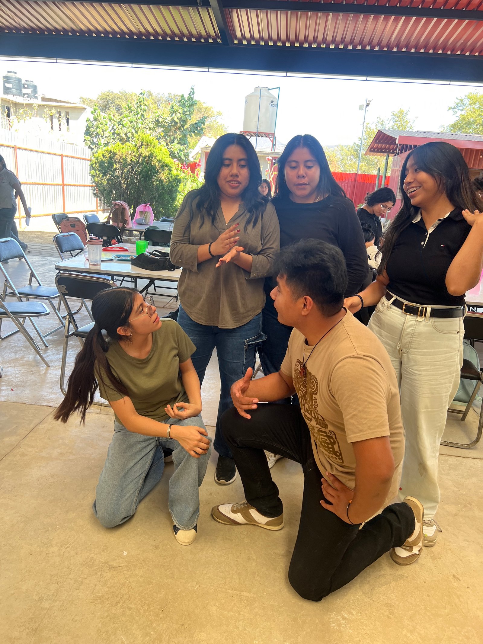 Jóvenes del MFC Juvenil conviviendo en comunidad